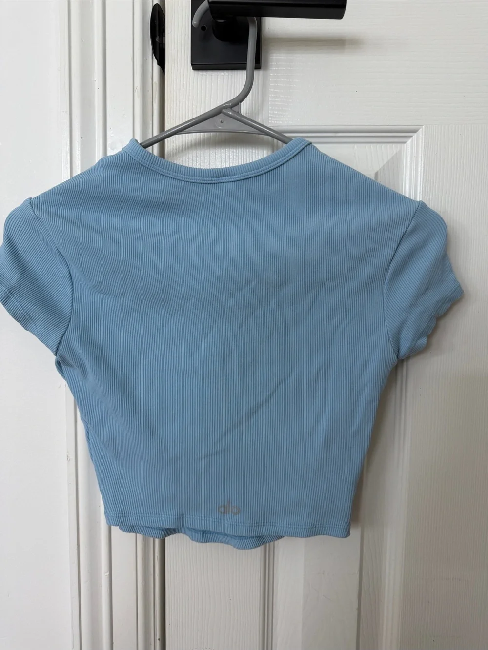 ALO Yoga Sky Blue Ribbed Crop Tee - Picture 3 of 3